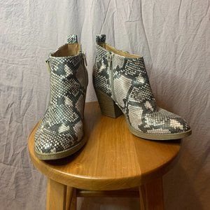 Universal Thread Women’s Jameson Faux Leather Snake Double Zip Boots Size 5.5